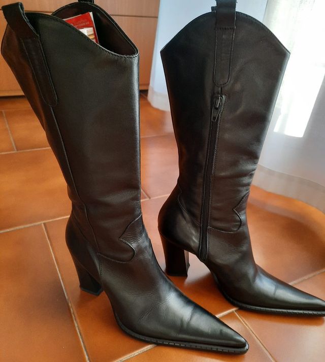 STIVALI DI PELLE NERI NUOVI