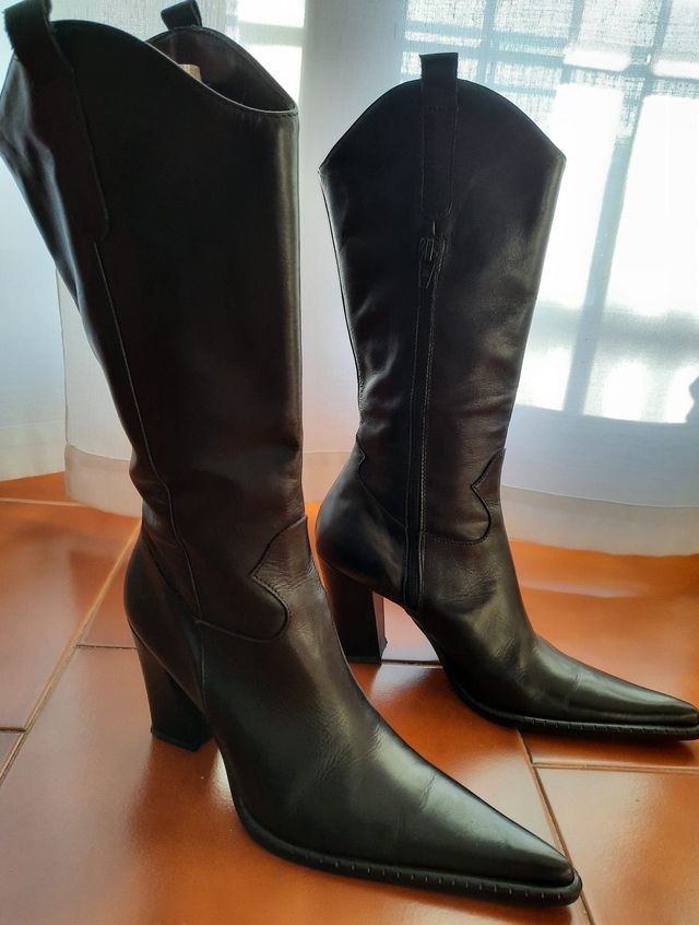 STIVALI DI PELLE NERI NUOVI