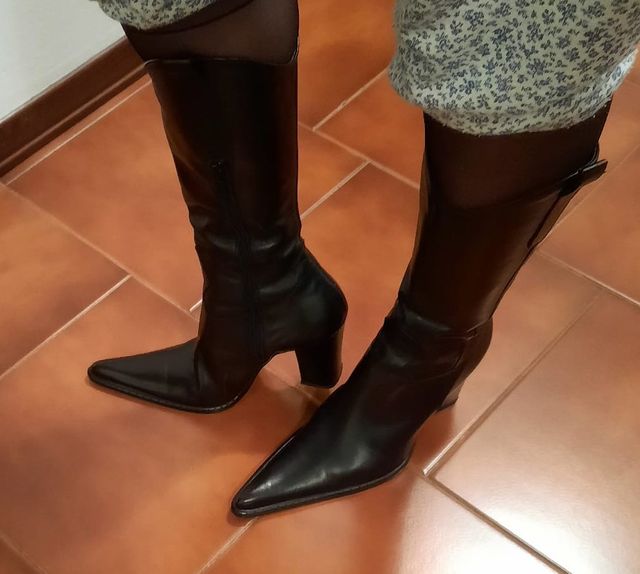 STIVALI DI PELLE NERI NUOVI