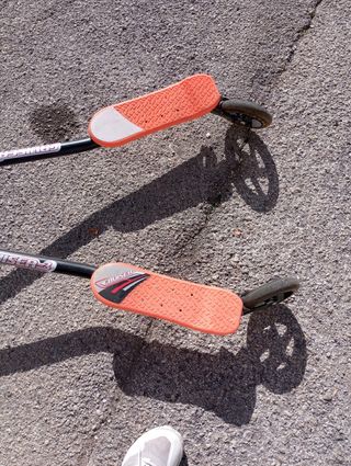 Patinete de dos palas y frenos