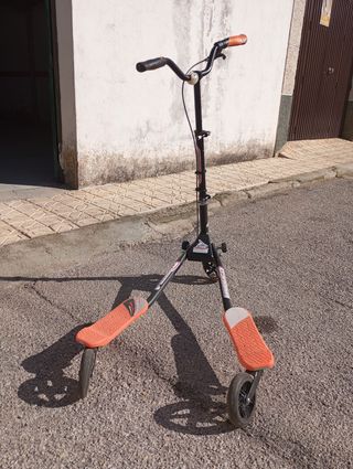 Patinete de dos palas y frenos