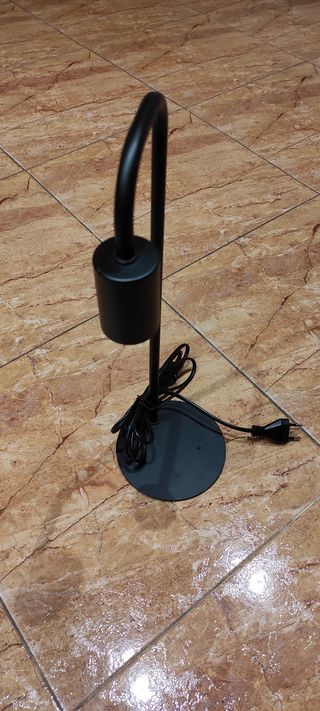 Lampara de mesa curvada
