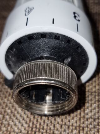 4 termostati per termosifoni