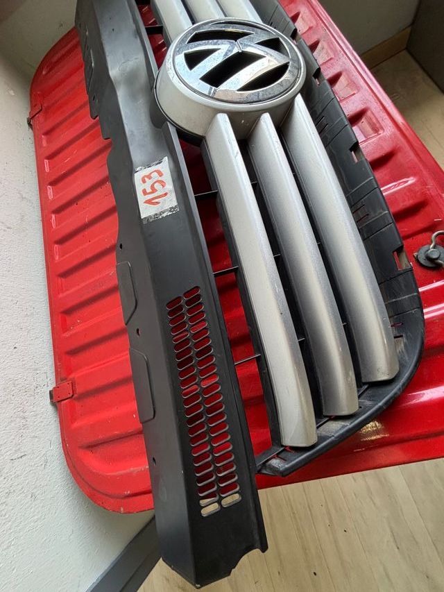 VW Parrilla Frontal con logo VW ref.153