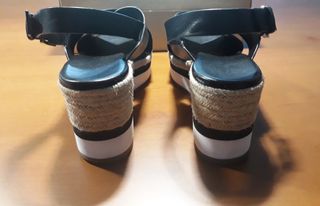 Sandalias cuña de piel negras