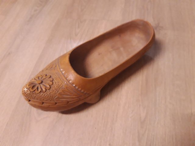 Madreña artesanal zueco madera