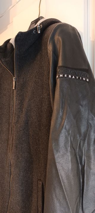 CHAQUETA ACOLCHADA CON CAPUCHA