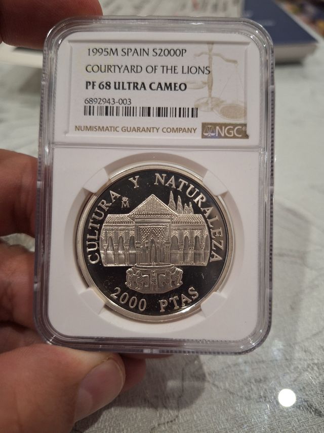 Moneda 2000 pesetas de plata.