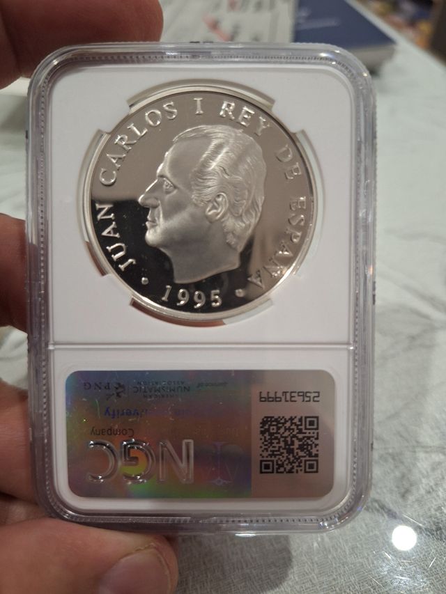 Moneda 2000 pesetas de plata.
