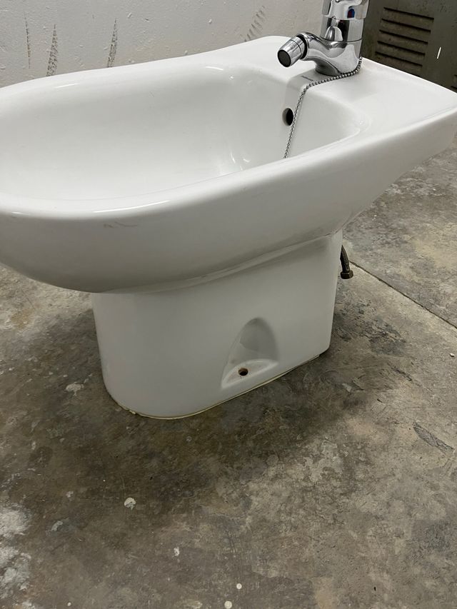 Bidet con grifo