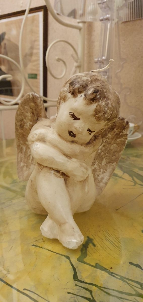 Candela cera a forma di angelo