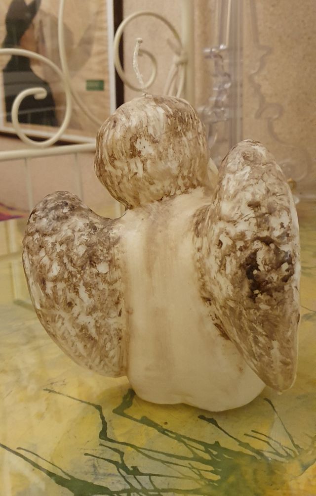 Candela cera a forma di angelo