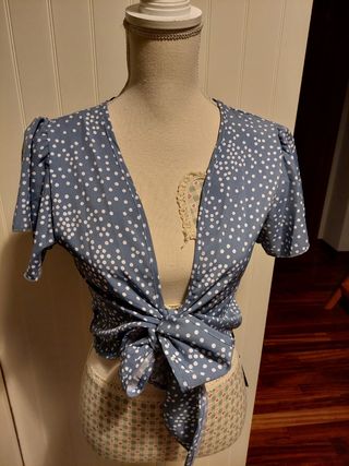 Blusa corta lazada