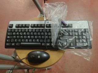 Teclado y raton de oficina HP