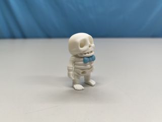 Esqueleto com laço azul