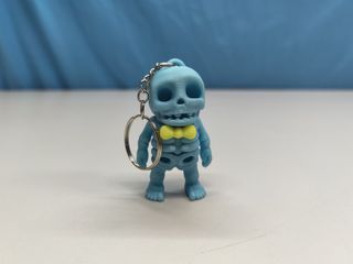 Porta-chaves esqueleto com laço amarelo