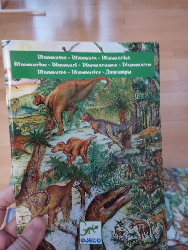 Puzzle observación dinosaurios. Djeco.