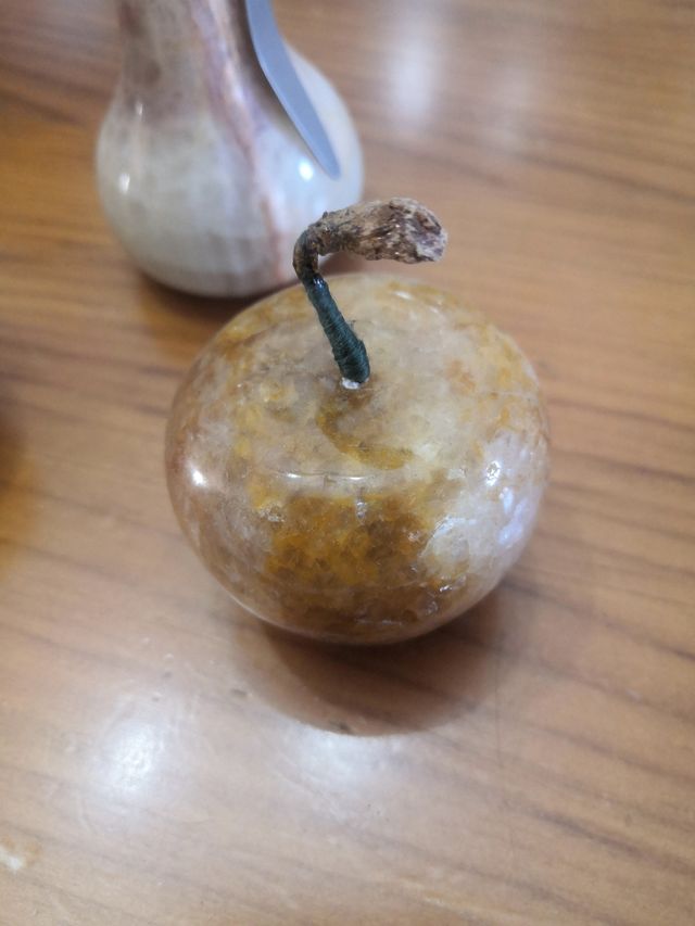 Pera mele pietra minerale