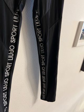 Dos prendas de  Liu Jo: Leggings y pantalón deport