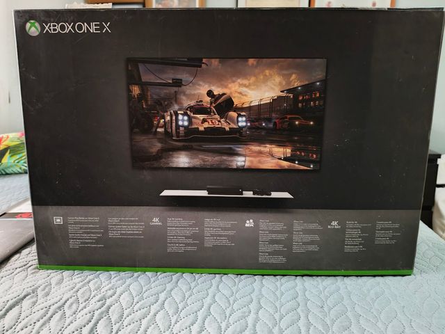 Xbox One X + juegos + accesorios