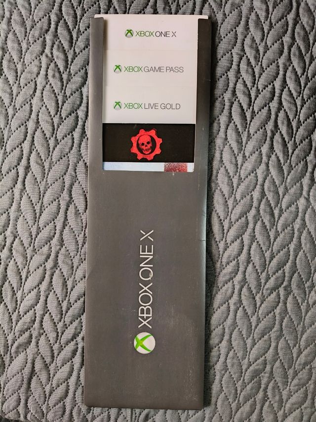 Xbox One X + juegos + accesorios