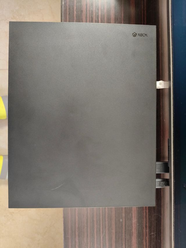 Xbox One X + juegos + accesorios