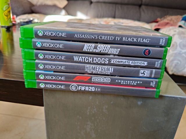 Xbox One X + juegos + accesorios