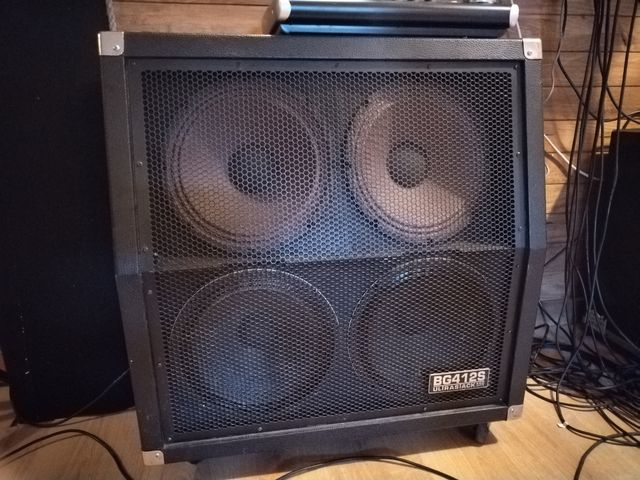 Pantalla de guitarra eléctrica 4x12"