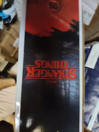 Figura punko de la serie strangers thing