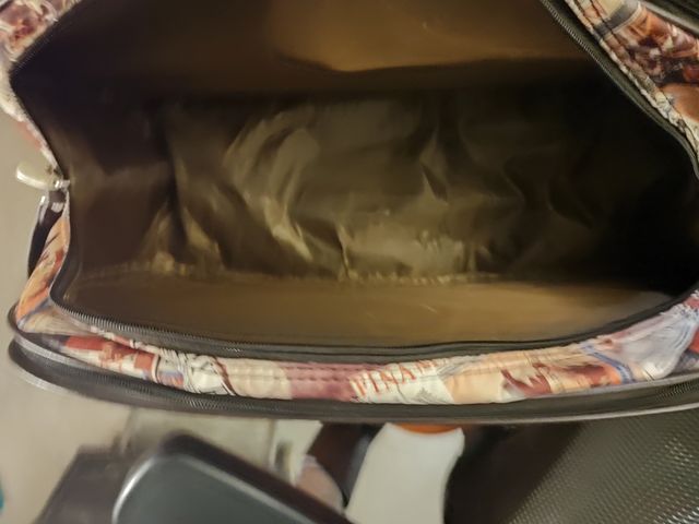 Bolso de viaje estampado revista