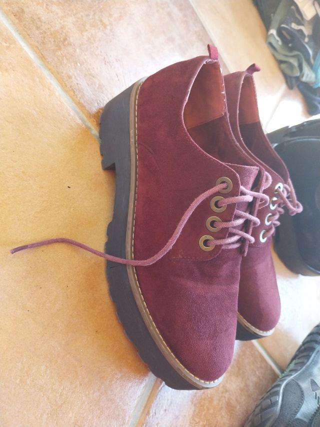 zapatos burdeos 