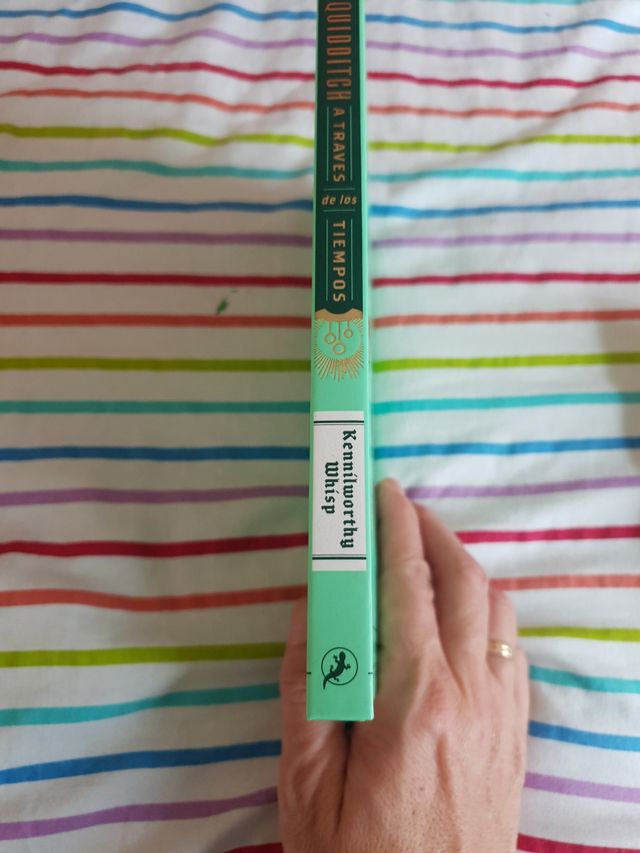 Quidditch a través de los tiempos / Quidditch Through the Ages (UN LIBRO DE LA BIBLIOTECA DE HOGWARTS [EDICIÓN ILUSTRADA]) (Spanish Edition)