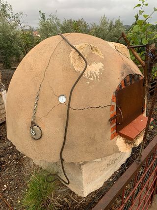 Horno de leña prefabricado con base de hormigon