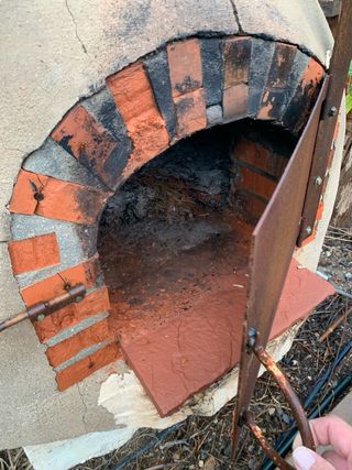 Horno de leña prefabricado con base de hormigon