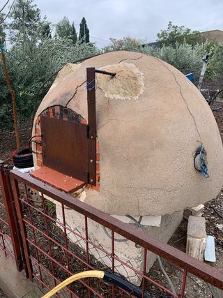 Horno de leña prefabricado con base de hormigon