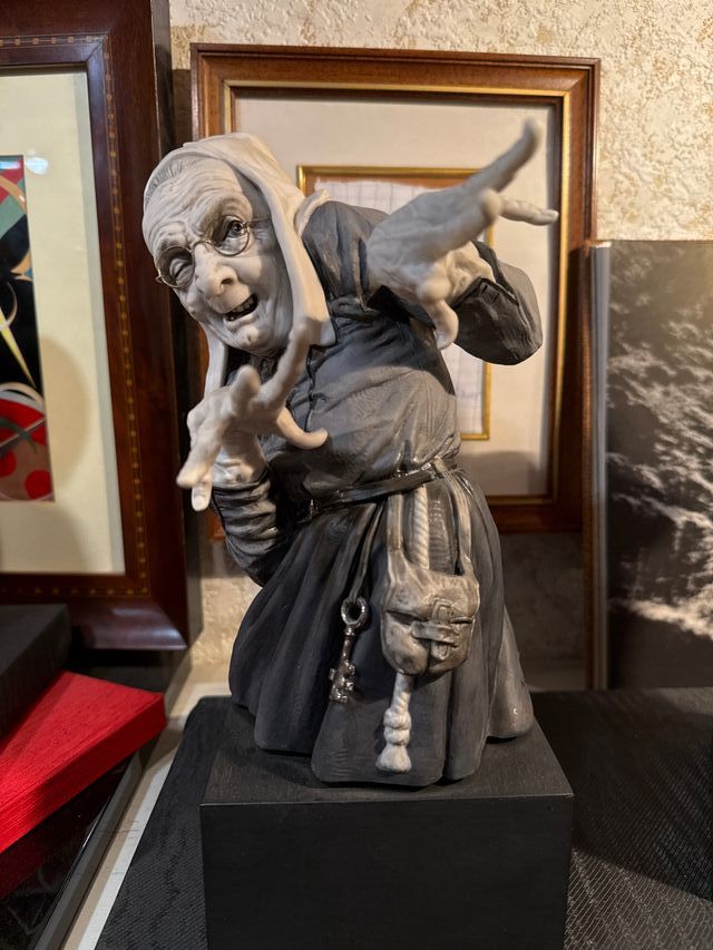 Bruja de porcelana Algora
