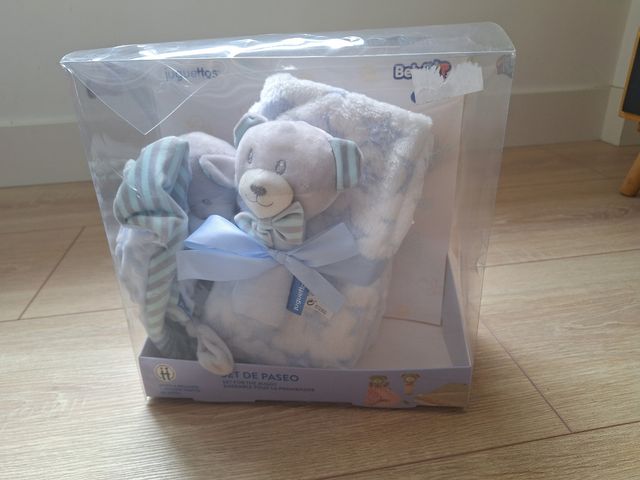 Set Dou doy, manta y sonajero. Regalo bebé