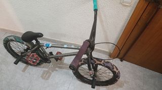 Bicicleta bmx wethepeople (rueda trasera pinchada)