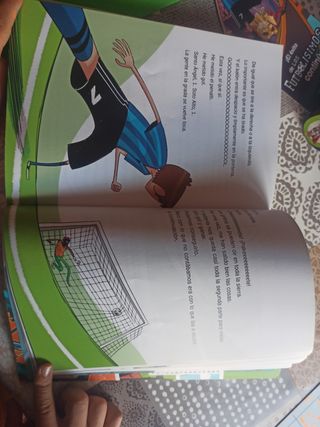 Los Futbolísimos 1: El misterio de los árbitros dormidos (Spanish Edition)