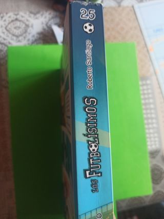 Los Futbolísimos 1: El misterio de los árbitros dormidos (Spanish Edition)