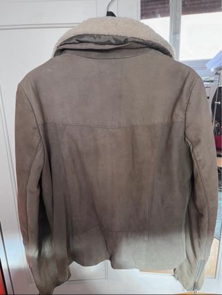 Cazadora de piel con cuello de borreguito