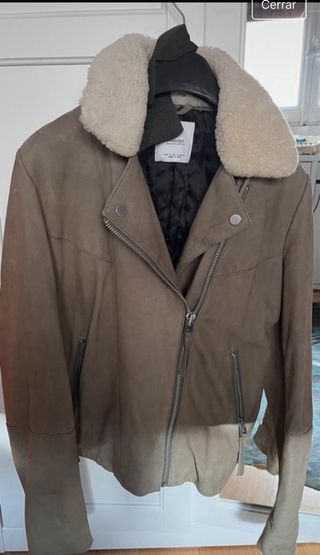 Cazadora de piel con cuello de borreguito