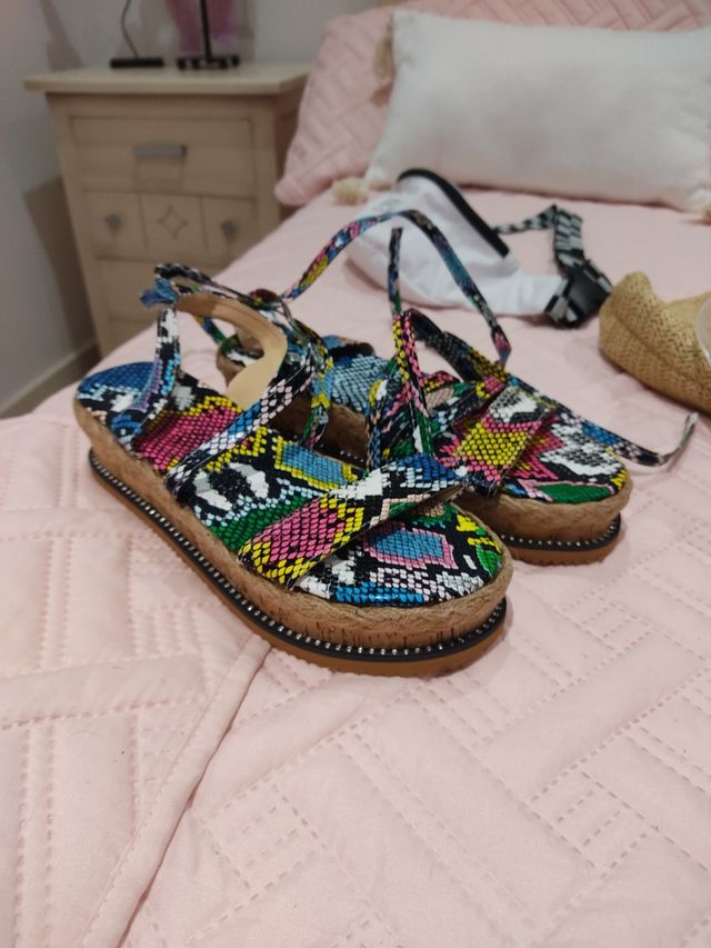 Sandalias cuña colores