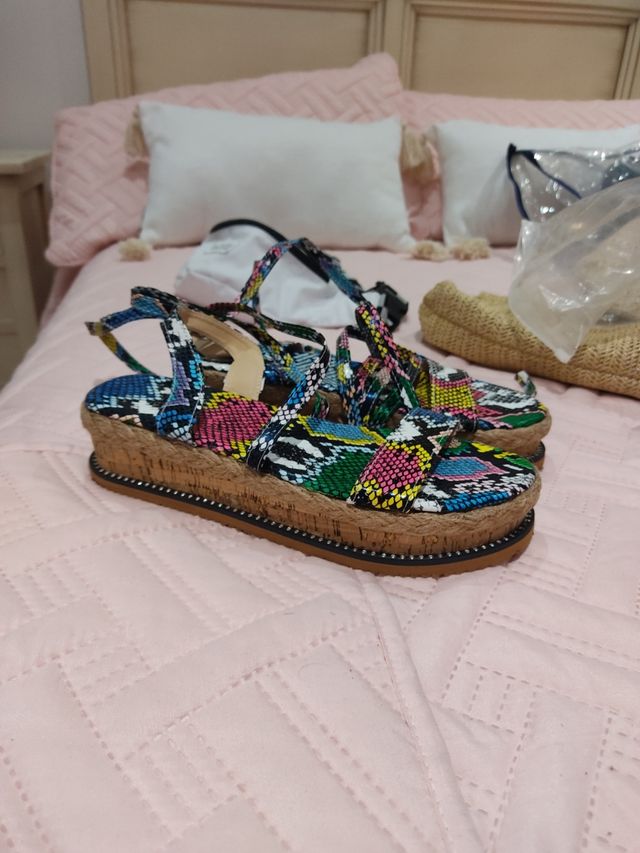 Sandalias cuña colores