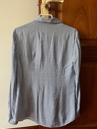 Camisa de flores azules