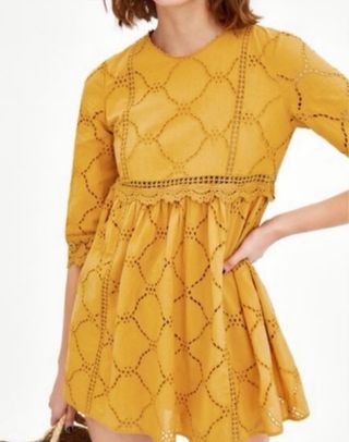 Vestido mono troquelado Zara