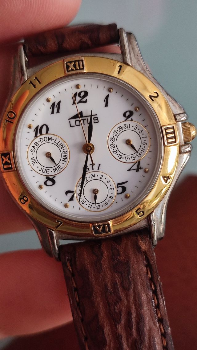 Reloj lotus