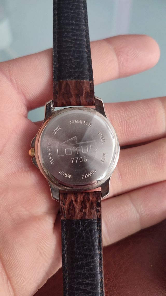 Reloj lotus