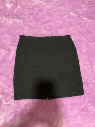 Falda tubo corta negra Bershka