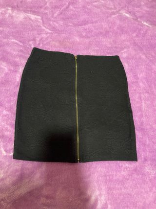 Falda tubo corta negra Bershka